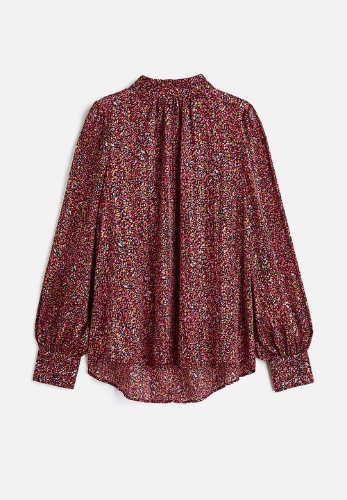 H&M - Stand-up collar satin blouse - red patterned