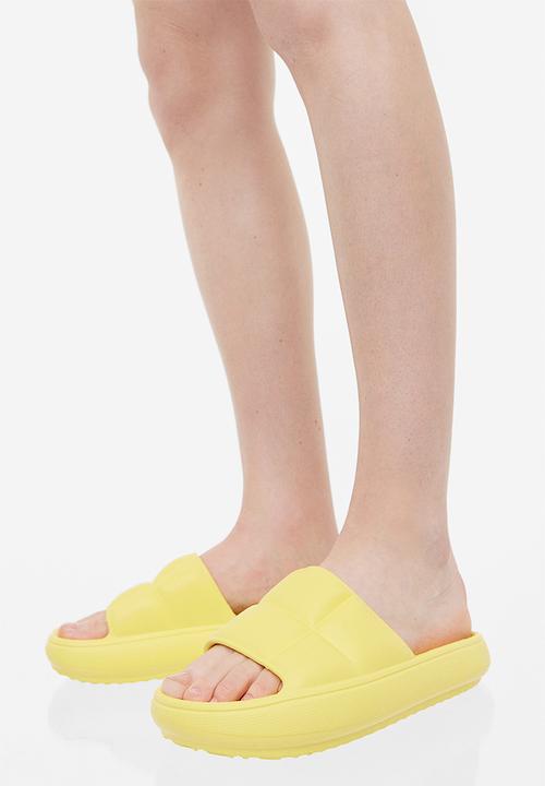 H&M - Quilted pool shoes - yellow