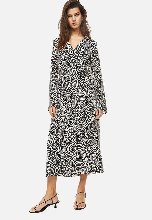 H&M - Crêpe wrap dress - black patterned