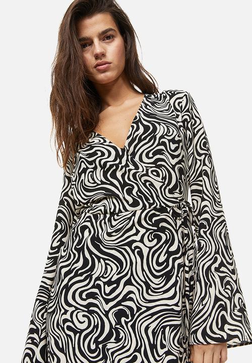 H&M - Crêpe wrap dress - black patterned