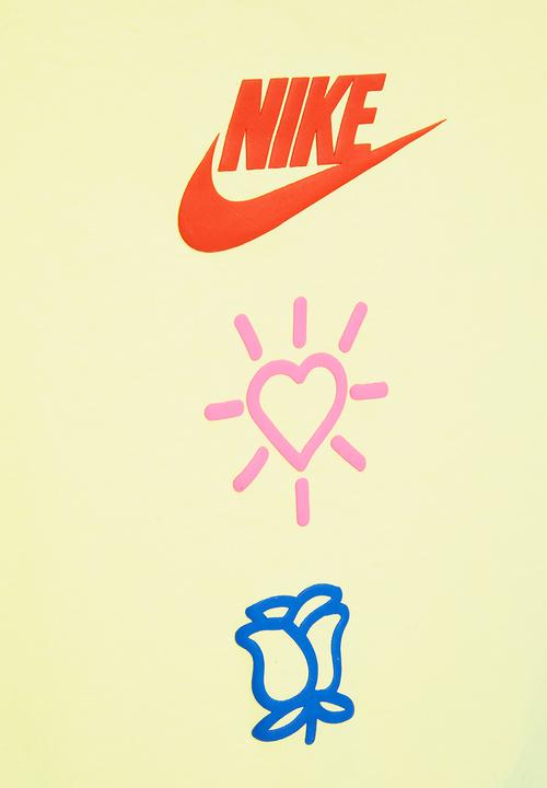 Nike - Nkg love icon stack tee - citron tint