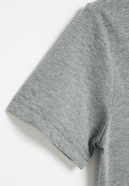 Nike - Nkb nsw embroid futura tee - carbon heather