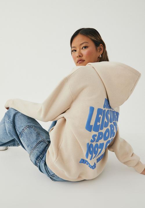 Supré  - Paige oversized printed hoodie - beige buff/urban leisure