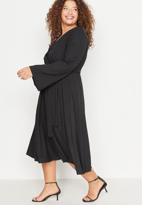 Trendyol - Plus wrap dress - black