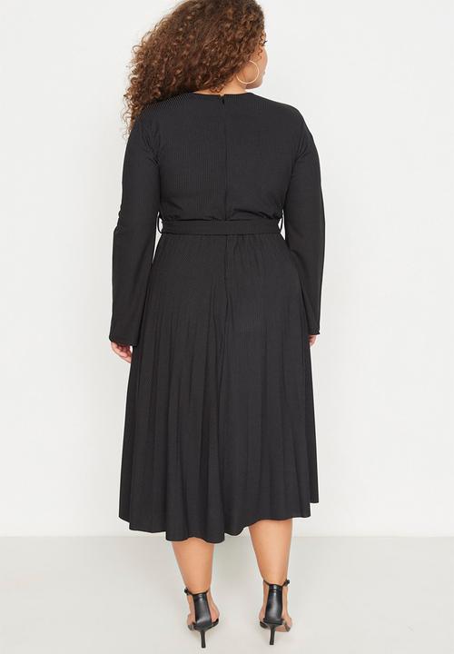 Trendyol - Plus wrap dress - black