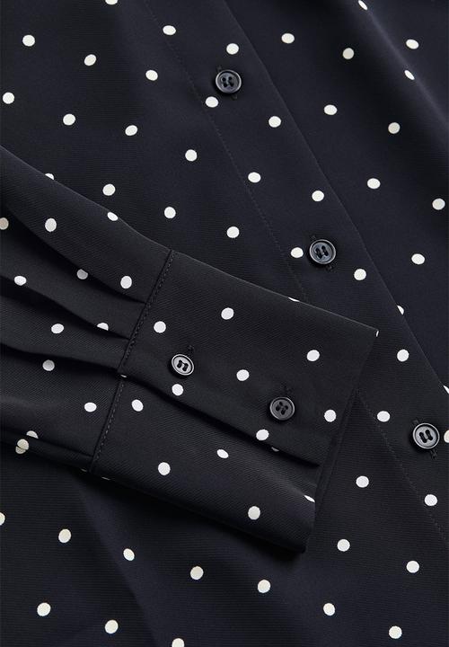 H&M - Pointed-collar shirt - black/spotted