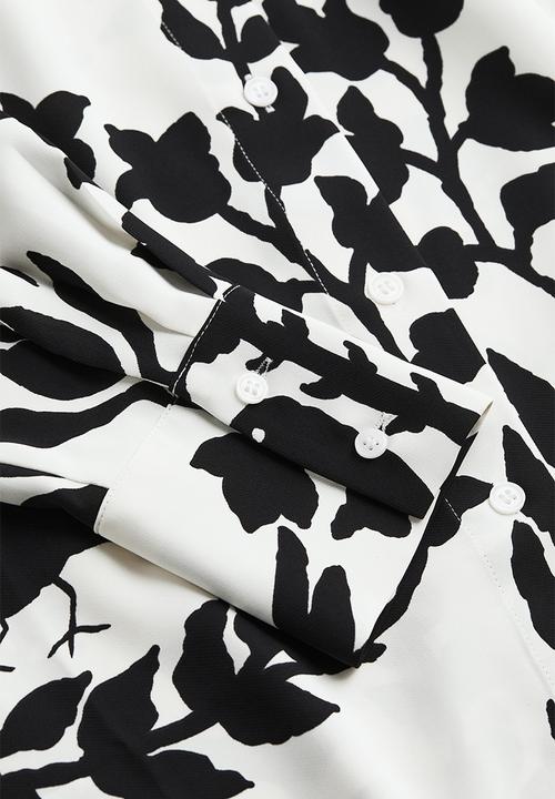 H&M - Pointed-collar shirt - white/patterned
