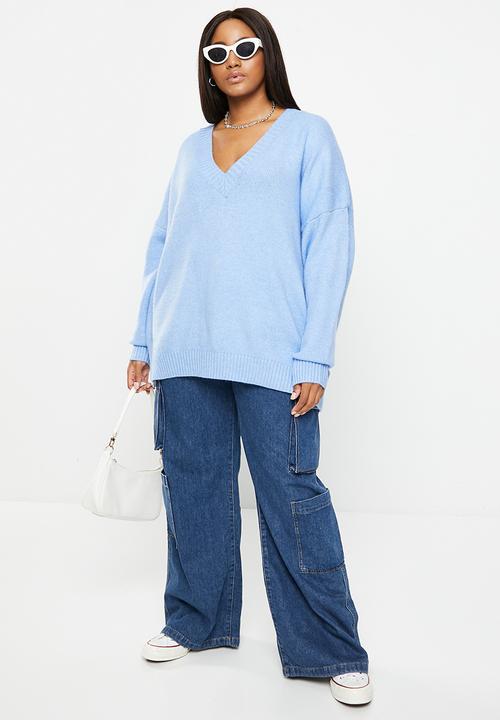 Cotton On - Plus blondie oversized v-neck pullover - blue chalk marle