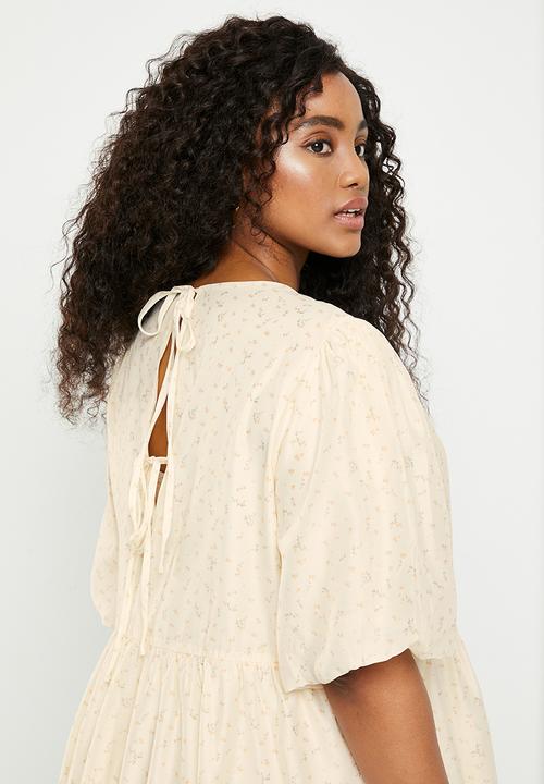 Glamorous - Plus organza tiered dress - cream peach