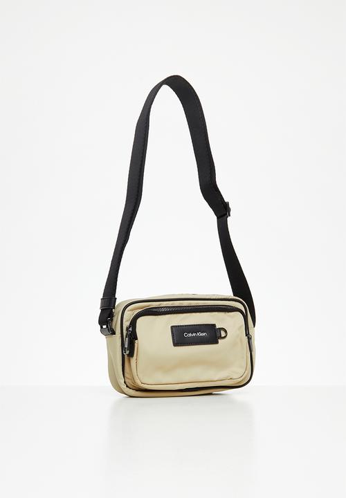 Calvin Klein - Ck elevated camera bag - travertine