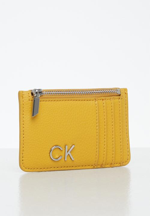 Calvin Klein - Re-lock cardholder w/zip pbl - monarch gold