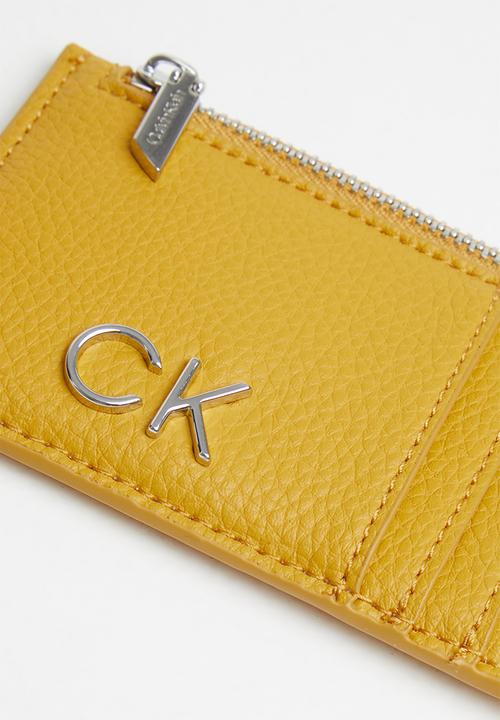 Calvin Klein - Re-lock cardholder w/zip pbl - monarch gold