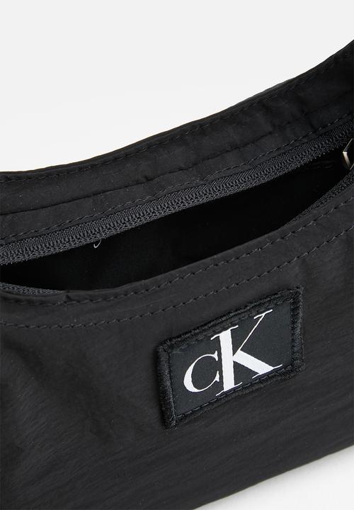 Calvin Klein - City nylon round shoulder23 - black