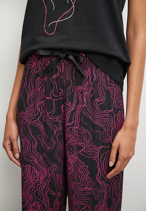 Superbalist - Ss placement print tee & aop woven print - black/pink based scribbles