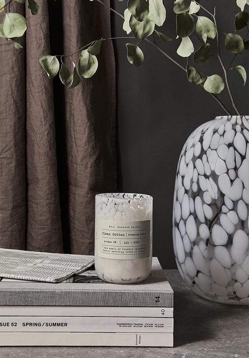 H&M - Scented candle in glass holder - white/clean cotton