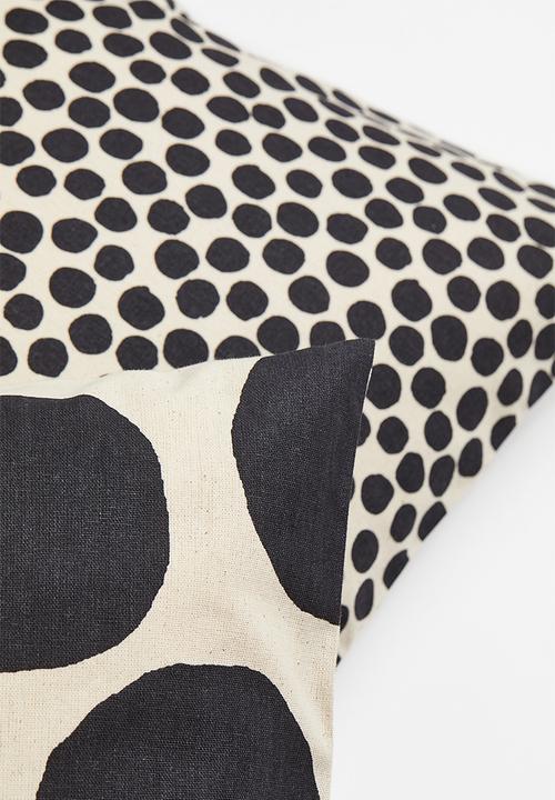 H&M - 2-pack spotted cushion covers - dark grey/spotted