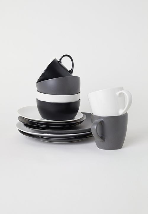 H&M - Porcelain plate - black