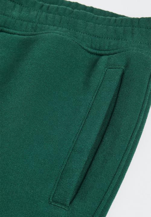 H&M - Loose fit printed sweatpants - dark green/boring pals