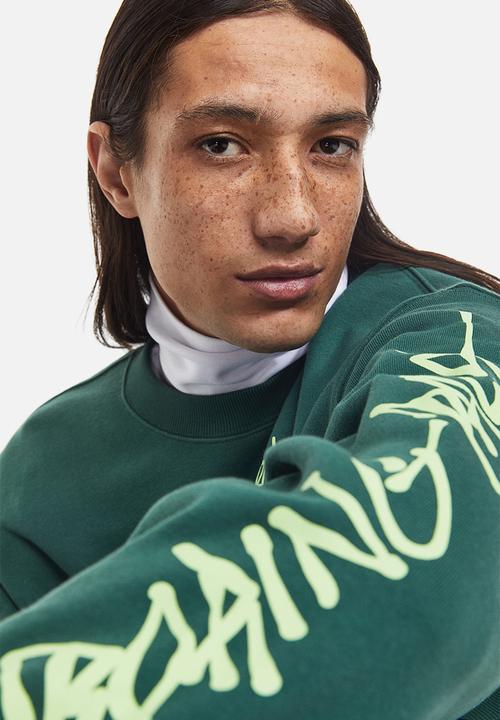 H&M - Oversized fit printed sweatshirt - dark green/boring pals