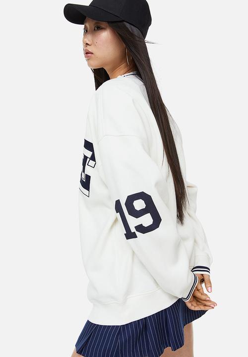 H&M - Oversized printed sweatshirt - cream/yale university