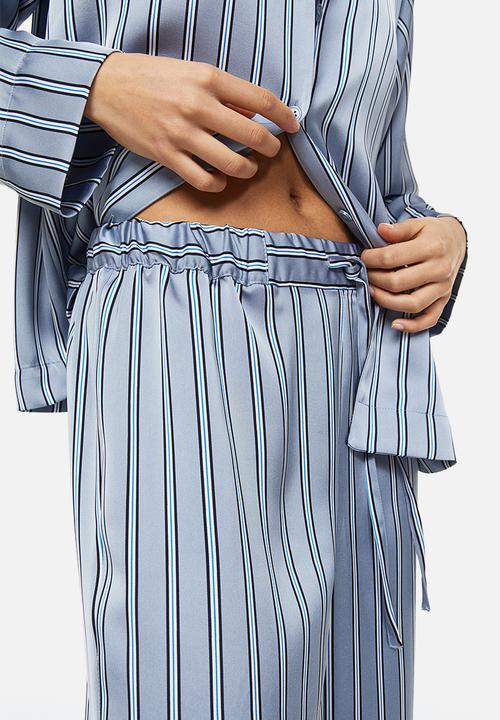 H&M - Satin pyjamas - light blue/striped 