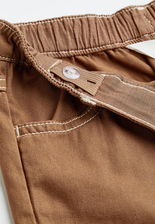 H&M - Relaxed tapered fit trousers - light brown 
