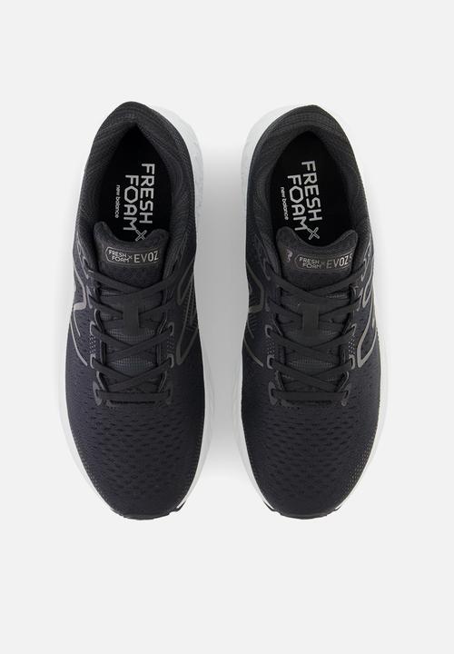 New Balance  - Fresh Foam x EVOZ ST 