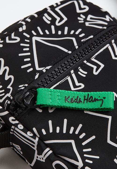 H&M - Printed shoulder bag - black/keith haring