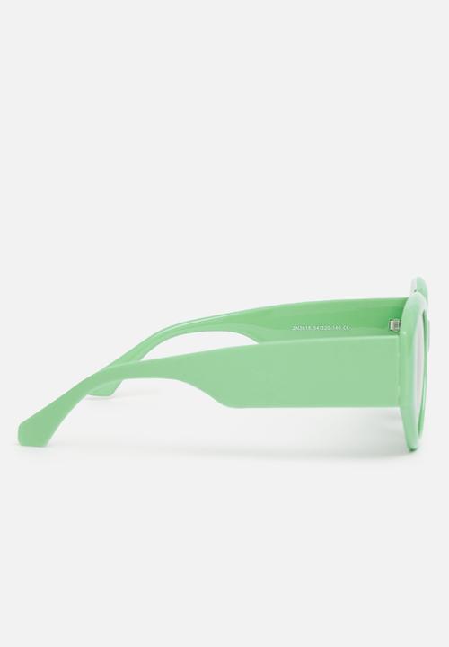 Superbalist - Lainley oval sunglasses - green
