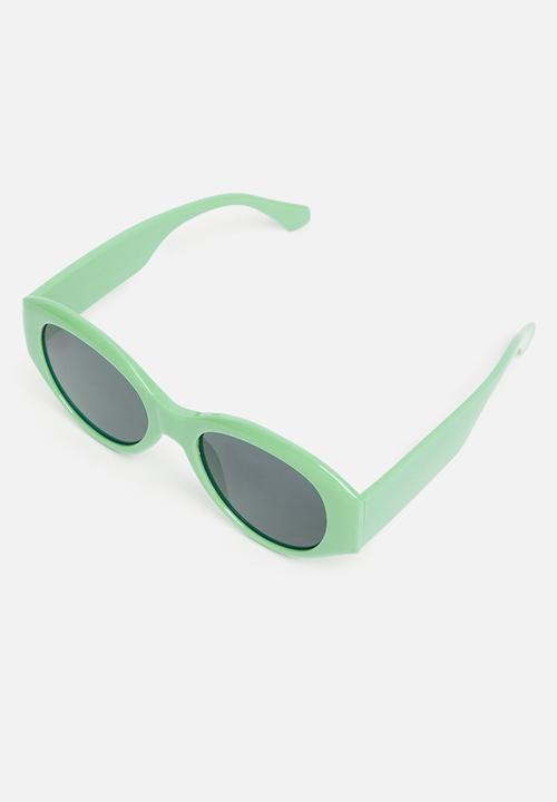 Superbalist - Lainley oval sunglasses - green