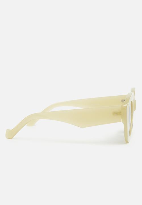 Superbalist - Olivia oval sunglasses - yellow
