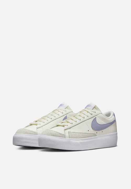 Nike - Nike Blazer Low Platform