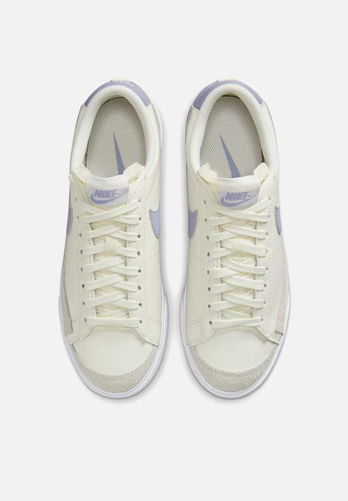 Nike - Nike Blazer Low Platform
