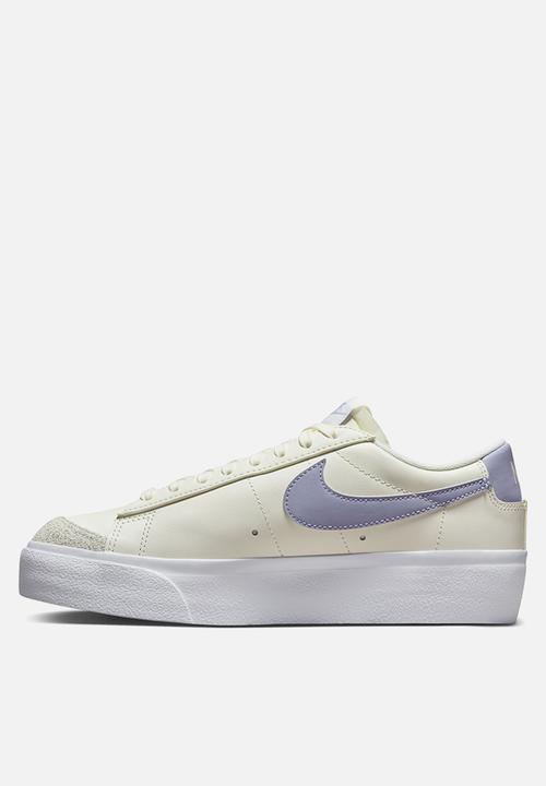 Nike - Nike Blazer Low Platform