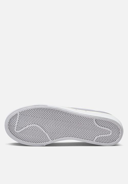 Nike - Nike Blazer Low Platform