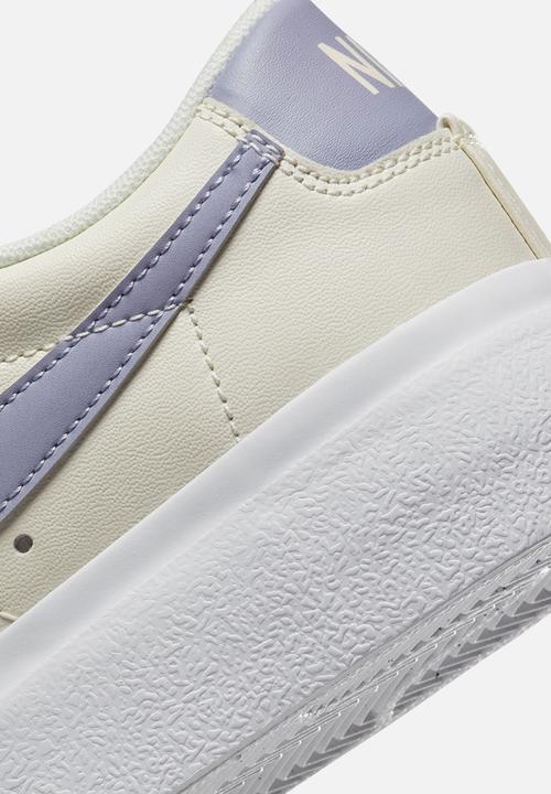 Nike - Nike Blazer Low Platform