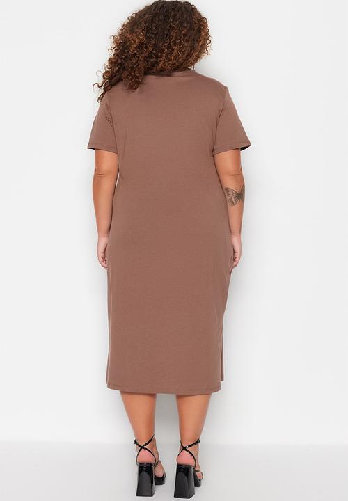 Trendyol - Plus graphic t-shirt dress - brown