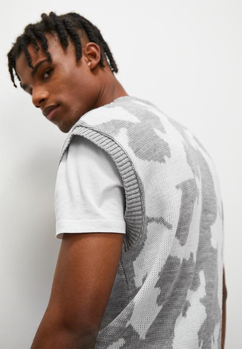 STYLE REPUBLIC - Camo pattern knit vest - grey & white