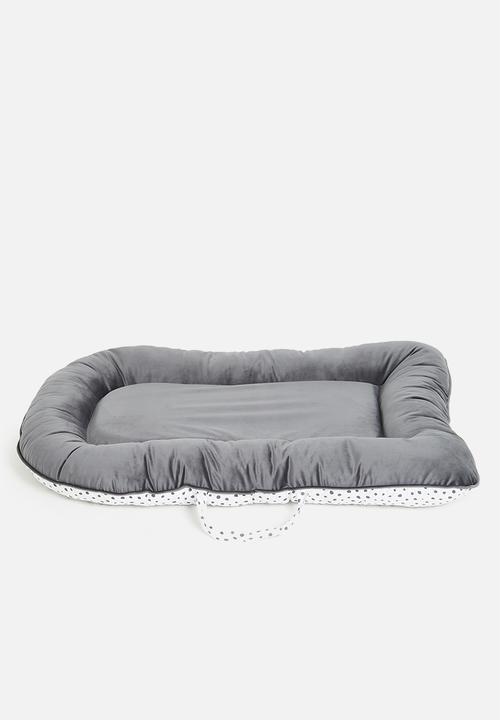 Sixth Floor - Embrose sleeping pod - black & grey