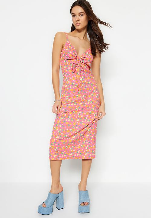 Trendyol - Strappy ruched v-neck midi dress - pink