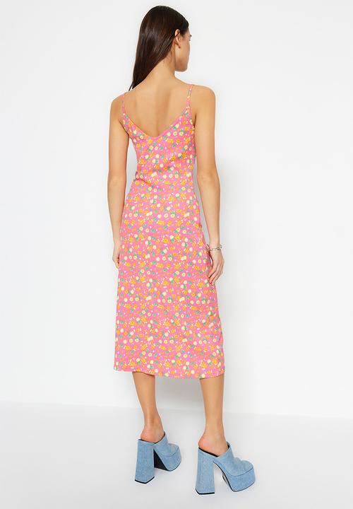 Trendyol - Strappy ruched v-neck midi dress - pink