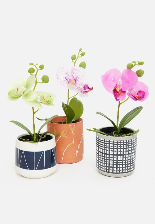 H&S - Artificial orchid in black pot - pink