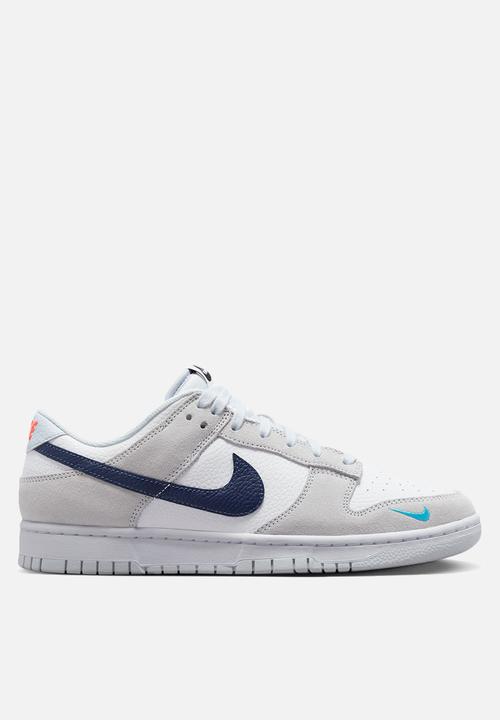white navy dunk