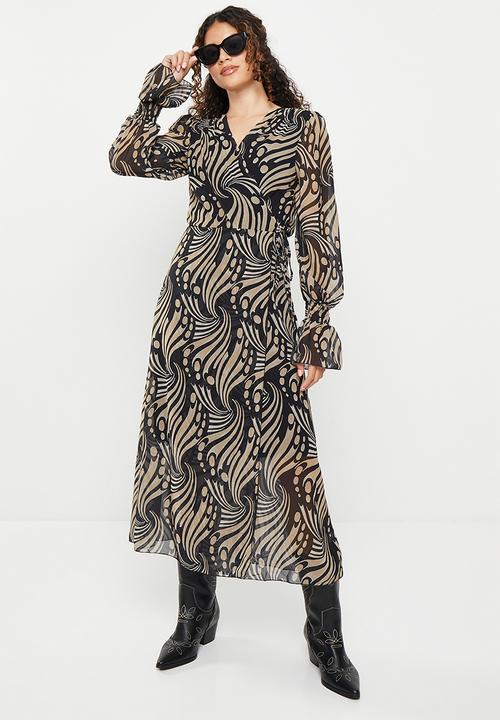 Stella Morgan - Printed wrap maxi dress - camel