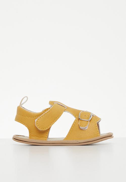 Pop Candy - Open toe sandal with buckle detail - yellow