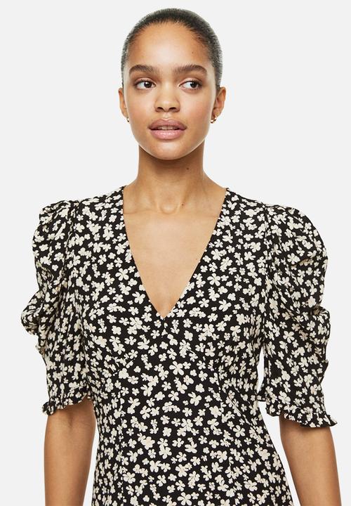 H&M - Frill-trimmed dress - black/small flowers 