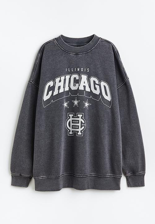 H&M - Oversized motif-detail sweatshirt - black/chicago 