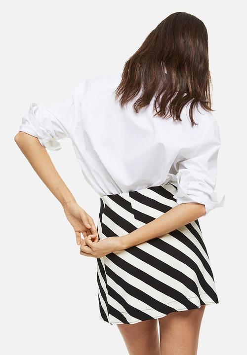 H&M - Short wrapover skirt - black/white striped