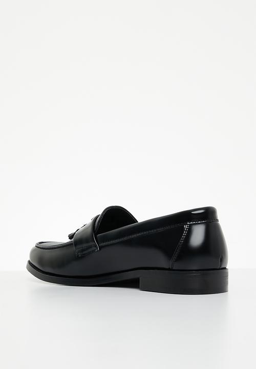 PC - Crouch slip on - black horse pebble