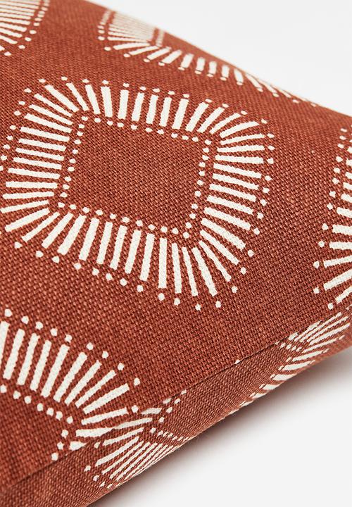H&M - Patterned cushion cover - rust brown/white 